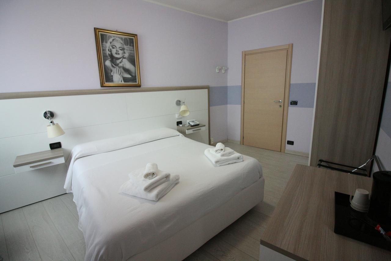 Albergo Ristorante La Bussola Clusone Zewnętrze zdjęcie