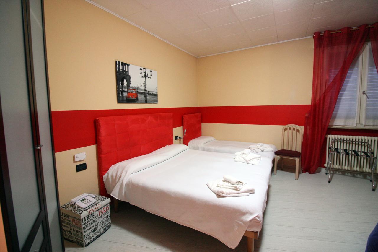 Albergo Ristorante La Bussola Clusone Zewnętrze zdjęcie
